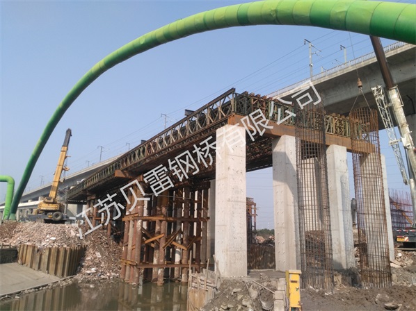 貝雷鋼橋主體結構都是由什么組成的